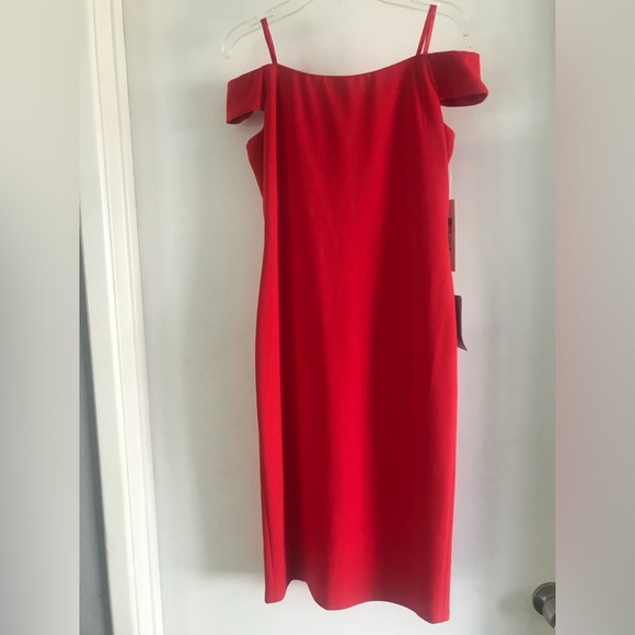 Eliza J Off the shoulder red dress - Picture 7 of 9